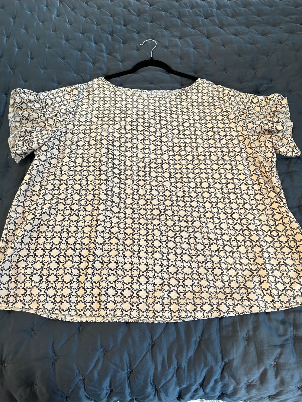 5 for 25$ SHEIN Cream Blouse with Black Geometric Print